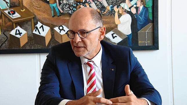 Singens Oberbürgermeister Bernd Häusler im Sommerinterview: Irritiert über Wettbewerb unter Glasfaserfirmen.
