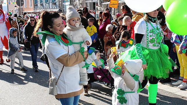 Bild : Kinderumzug und Setzen des Kindernarrenbaums in Stockach (Teil 1)