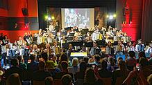 So wie im vergangenen Jahr wird das Schlüchttal-Akkordeon-Orchester Gurtweil auch am Samstag, 18.¦Oktober, wieder die Bühne der ...