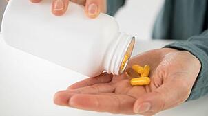 Vitaminpräparate erfreuen sich großer Beliebtheit. Doch wie ratsam ist es, mehrere Vitamine zusammen einzunehmen?