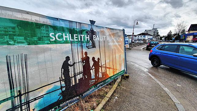 &bdquo;Schleith baut auf dich&ldquo; steht auf einem Transparent am Sulzerring geschrieben. Der Waldshut-Tiengener Investor hat mit dem ...