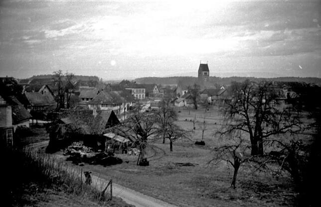 Wenige Bauernhäuser und die Kirche bildeten 1946 das Dorf Kippenhausen.