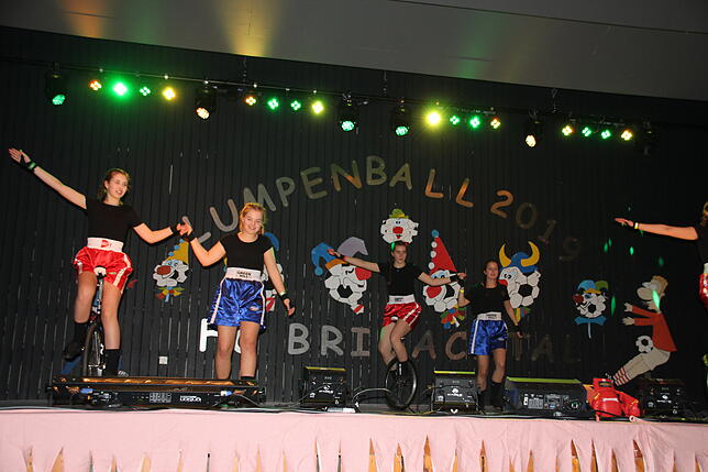 Die jungen Damen des Radsportvereins Brigachtal zeigen eindrucksvoll ihr Können in einer ausgefeilten Tanzchoreografie mit Einrad und ...