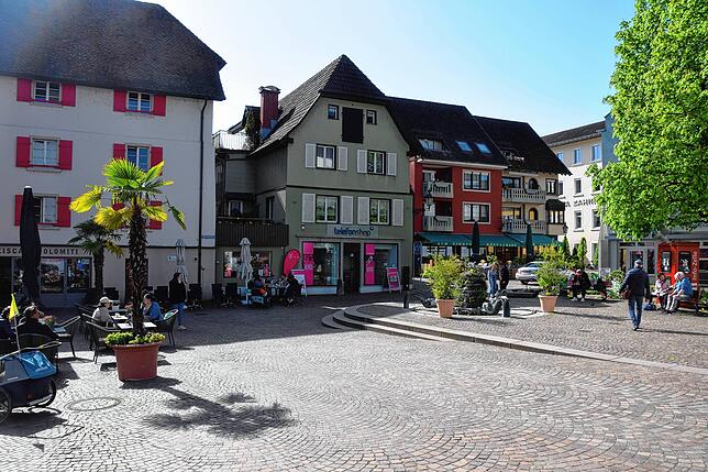 Wer möchte, kann beim Frühlingsfest in Bad Säckingen auf dem Spitalplatz gerne basteln, malen oder spielen.