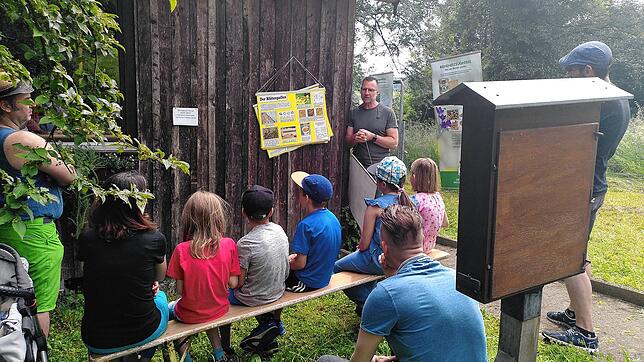 Der Verein Natur Erleben Küssaberg ist im ökologischen Umfeld vielfältig aktiv. Hier lernen Kinder allerlei über die Arbeit eines ...