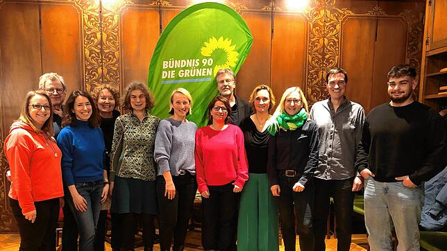 Die Kandidaten, soweit anwesend (v.l.): Luise Würfele, Jürgen Rieger, Martina Ackner, Susanne Breyer, Beate Greif-Gebhard, Martina ...