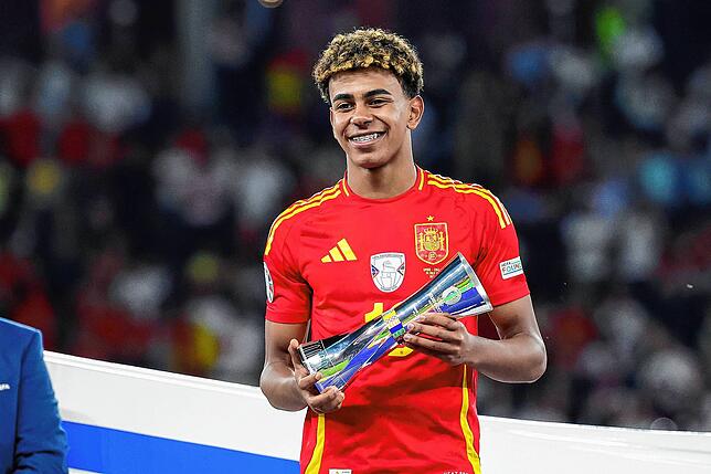 Spaniens Lamine Yamal wird als Spieler des Turniers ausgezeichnet.