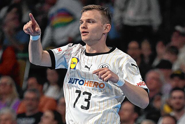 Der Rechtsaußen des DHB-Teams Timo Kastening kündigt für das Spiel gegen die Schweiz „ein Handball-Fest“ an.