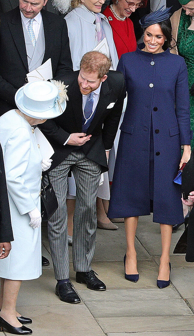 Bei der Hochzeit von Prinzessin Eugenie am 12. Oktober 2018 erfährt Königin Elizabeth II. (links) von der Schwangerschaft. Meghans ...