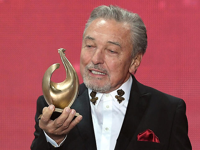 2017 nahm Karel Gott noch in Leipzig den Medienpreis &bdquo;Goldene Henne&ldquo; entgegen.