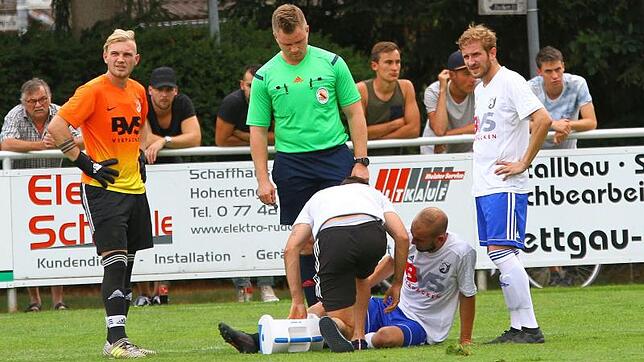 Abschied vom FC Erzingen: Im Derby beim FC Geißlingen bestritt Ronny Bauer sein letztes Spiel für den Hochrhein-Bezirksligisten. Nach 19 ...