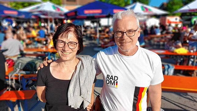 Bärbel und Roland Raisp sind als Streckenposten bei der Rad-DM mit dabei.