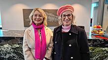Evelyn Schroeter (links) und Ute Haug sind aus Uhldingen-Mühlhofen angereist, um die Firma Draenert zu besichtigen.