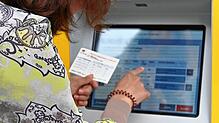 Der stationäre Fahrkartenverkauf wurde vom Land ausgeschrieben. Das Ergebnis: Die Bahn muss den Vertrieb an Transdev übergeben. Das ...