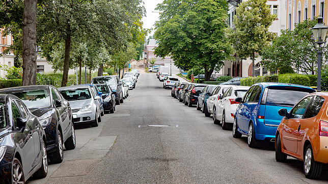 Die Kfz-Regionalklassen haben Einfluss auf die Autoversicherungen. Wird es für Karlsruher Autofahrer ab 2026 teurer oder günstiger?