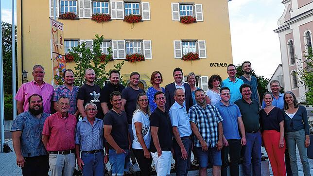 Sie sind nach der Gemeinderatswahl im Juni nun offiziell im Amt und entscheiden mit, was in der Gemeinde passiert: Der neue Gemeinderat ...