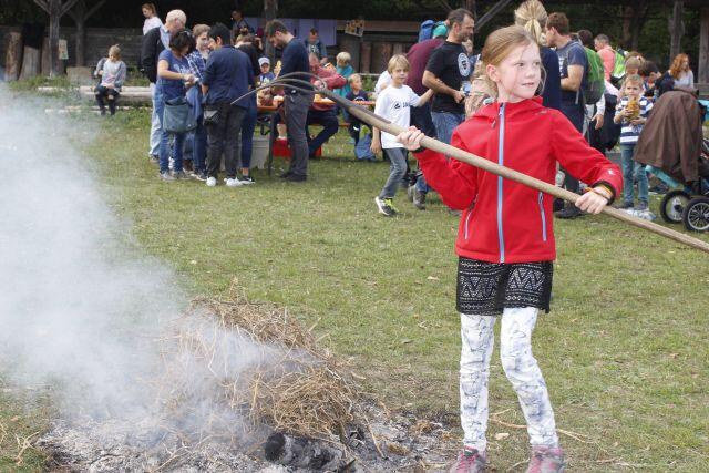 Bild 3: Bilder: Kirbe im Freilichtmuseum Neuhausen ob Eck