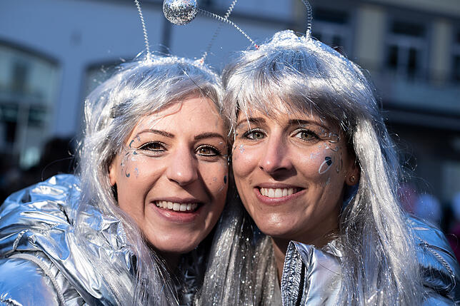 Bild 1: Gesichter der Fasnacht: Wir haben am Schmotzigen einigen Narren tief in die Augen geschaut. Eine Porträtserie