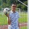 Nico Bruno engagiert sich ehrenamtlich als Jugendtrainer beim SV Worblingen. Neben dem Fußballspiel versucht er den Kindern auch Werte ...