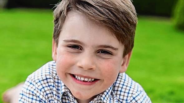 Das vom Kensington-Palast herausgegebene Foto zeigt Prinz Louis, aufgenommen von der Prinzessin von Wales anlässlich seines 6. ...