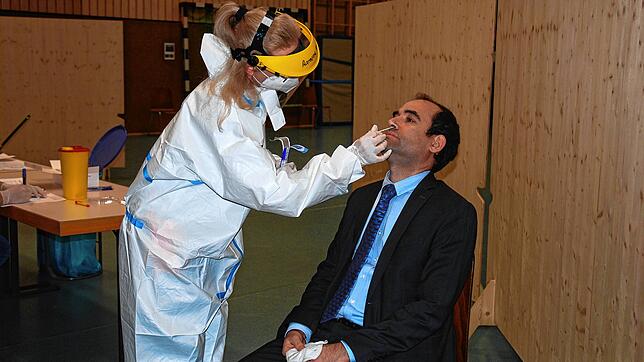 Auch der Klettgauer Bürgermeister Ozan Topcuogullari ließ sich auf das Coronavirus testen.