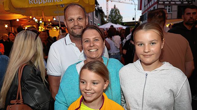 Bild : Wollmatingen feiert bis in die Nacht beim Dorffest 2025 – die Fotos vom Abend
