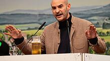 Danyal Bayaz (Grüne), baden-württembergischer Finanzminister, bei seiner Rede bei der Mittelstandskundgebung im Rahmen des ...