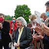 Applaus für die Stifterin Sophie Schwörer (Mitte) von Alexander Steinle von der St. Elisabeth-Stiftung (von links), Günther-Martin ...