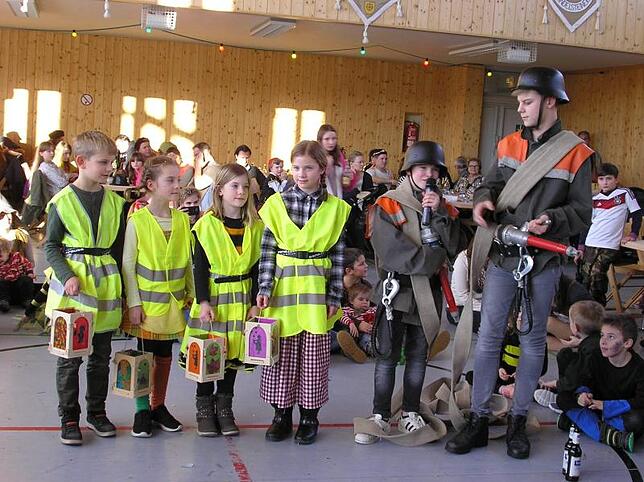 Sankt Martin und Sankt Florian, mit Till, Lucy, Laila und Mara Ketterer sowie Noah Zier und Toni Ketterer holten sich den ersten Platz. ...