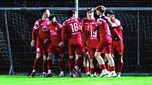 Salemer Jubel nach der 1:0-Führung durch Paul Strauß (ganz rechts).
