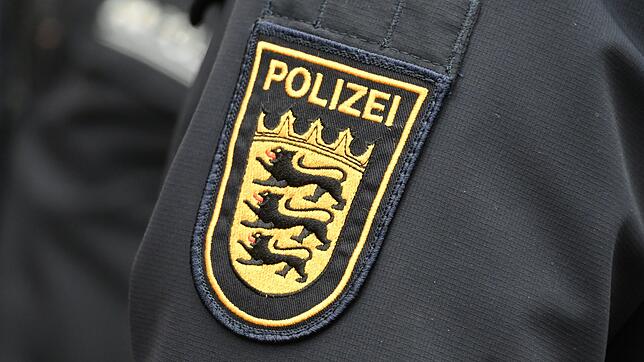 (Symbolbild) Für viele Besucherinnen und Besucher war das Dorffest ein schönes Erlebnis. Für einen 19-Jährigen endete der Besuch ...