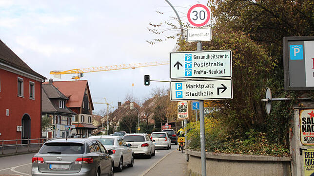 Thema Parken: Wer in Markdorf sucht, wird vor allem zu den Stoßzeiten nicht leicht fündig. Auch das gehört zum Mobilitätskonzept. Bild: ...