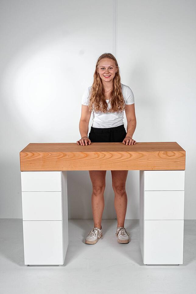 Bild 11: Von der Mini-Bar bis zum Schminktisch: So kreativ sind die Schreiner-Gesellen aus dem Kreis Waldshut