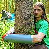 Samuel Bosch engagiert sich seit drei Jahren im Altdorfer Wald. Auf dem Bild zeigt er, wie ein sogenanntes &bdquo;Lock on&ldquo; ...