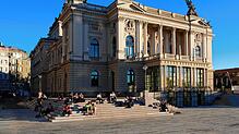 Das Opernhaus Zürich. Damit die Musik dort wie gewohnt erklingen kann, müssen paradoxerweise Chor und Orchester ausgelagert werden.
