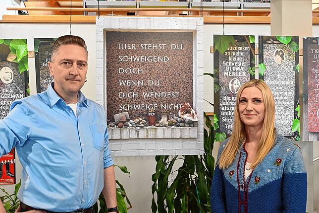 Jörg Schlenker und Carmen Pestka organisieren gemeinsam die Ausstellung zu Ewald Jauch.