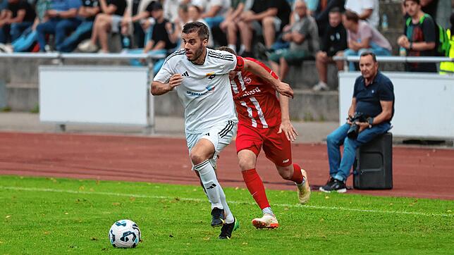 Einsatz offen: Ob der Laufenburger Kapitän Sandro Knab am Samstag gegen den Tabellendritten SC Lahr wieder spielen wird, verrät Trainer ...