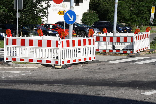 Im Vorfeld der Sanierung der Landesstraße wurden im Kreuzungsbereich zur Hauptstraße bis zum Rathaus bereits die Leerrohre für den ...