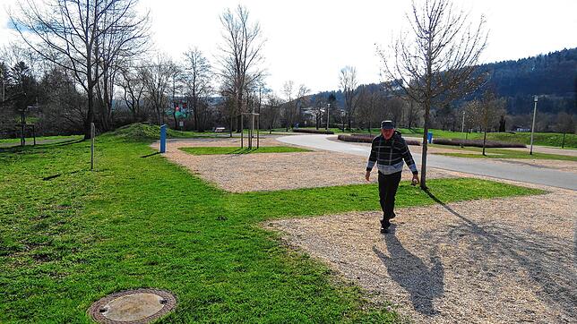 Gähnende Leere auf dem Wohnmobilplatz in Geisingen. Platzwart Erich Bertsche ist dennoch gefordert, es liegt immer wieder Müll herum. ...