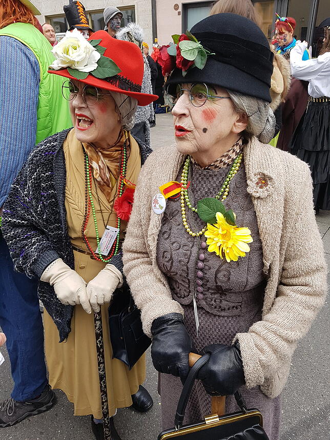 Konstanz Die Schonsten Bilder Und Videos Von Der Sudkurier Fasnacht Auf Der Marktstatte Ho Narro Sudkurier Online