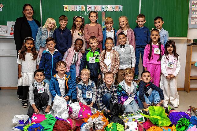 Herzlich willkommen heißt Klassenlehrerin Nadin Riga die Erstklässler der Klasse 1b an der Hebelschule in Gottmadingen.