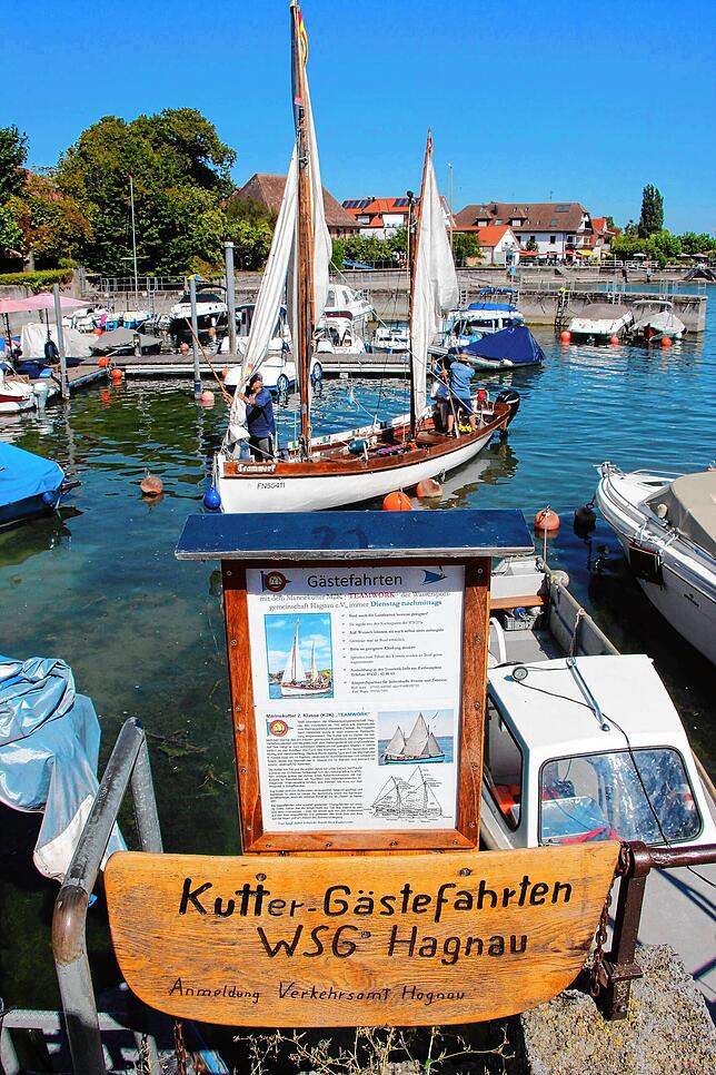 Der Kutter liegt im „Westhafen“, das ist der kleine, alte Hafen – genannt „Häfele“ – direkt vor der ...