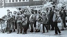 Das Bild zeigt eine Übung des Jugendrotkreuz 1986 am Deutenberg-Schulzentrum. Foto: DRK Kreisverband