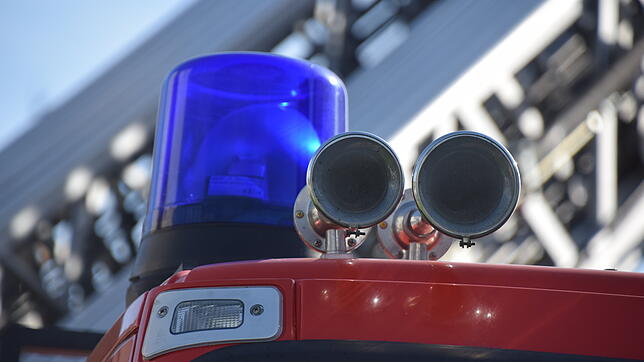 Bild : Feuerwehreinsatz auf der A98: Doch nur eine Bremse heiß gelaufen