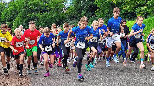 Der Schülerlauf bestach durch ein starkes Starterfeld. Zum Teil kamen die Jugendlichen aus der gesamten Region, von Offenburg über dem ...