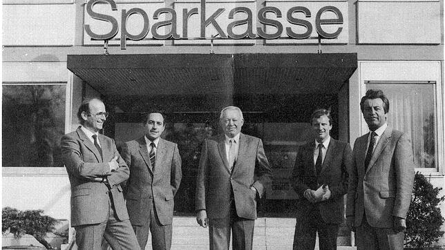 Karlheinz Sperling (Vorstandsmitglied), Siegfried Neff (Stellvertreter), Vorstandsvorsitzender Karl Strobel, und die stellvertretenden ...
