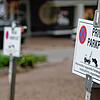 Die ehemaligen Räume der BW-Bank in Donaueschingen stehen leer. Doch Vorsicht: Wer deshalb denkt, die Parkplätze können genutzt werden, ...