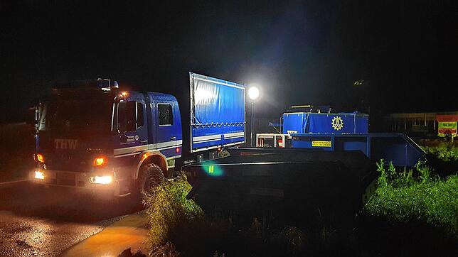 Die THW-Ortsgruppe rückte in Lauchringen mit ihren Fahrzeugen und der Schmutzwasserpumpe „Hannibal“ auch zu einem ...