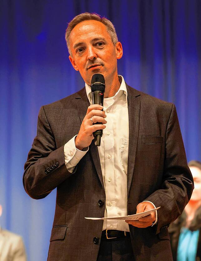 Bild 7: Vier Kandidaten auf der Bühne: Bilder von der SÜDKURIER-Podiumsdiskussion zur Bürgermeisterwahl