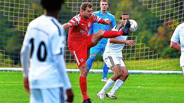 Fast das Blatt gewendet: Benedikt Moser – hier im Spiel gegen die U23 des SV 08 Laufenburg – traf nach seiner Einwechslung ...